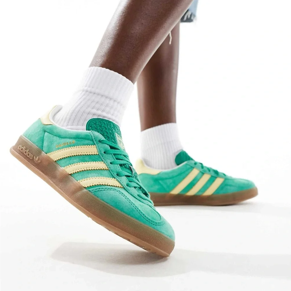 ADIDAS Originals Gazelle Indoor sneakers with gum soles Women’s - Picture 4 of 11